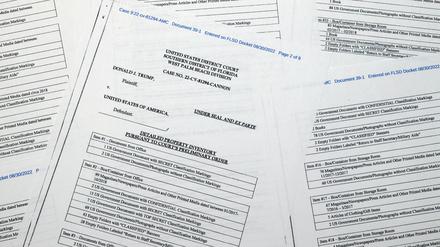 Seiten der FBI-Liste von Gegenständen, die auf dem Anwesen von Trump beschlagnahmt wurden.
