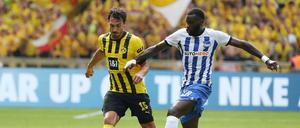 Wilfried Kanga (re., gegen Dortmunds Mats Hummels) wartet noch auf sein erstes Tor für Hertha BSC.
