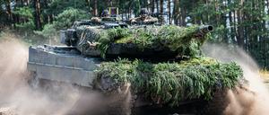 Ein Kampfpanzer vom Typ Leopard 2 A6 der Panzerbrigade 21 "Lipperland".