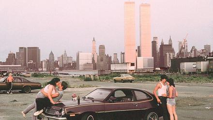 Die "Lovers Lane" an den Jersey Docks mit Blick auf das World Trade Center im Jahr 1983.