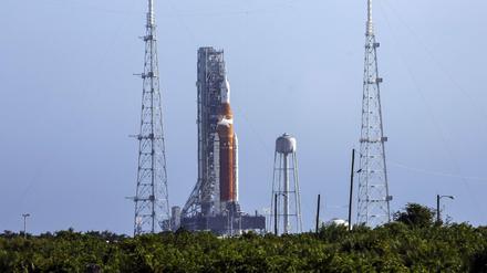 Die unbemannte SLS-Rakete soll eine Orion-Kapsel ins All bringen.