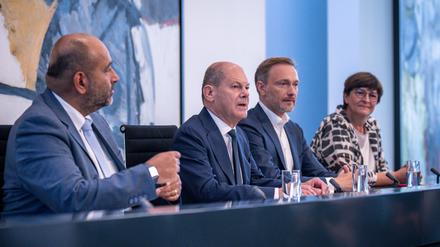 Die Koalitionsspitzen stellen die Ergebnisse des dritten Entlastungspakets vor.