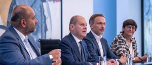 Die Koalitionsspitzen stellen die Ergebnisse des dritten Entlastungspakets vor.
