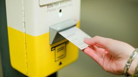 Viele Abonnenten erhalten nun von der BVG Geld zurück.