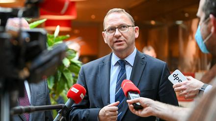 Verdi-Vorsitzender Frank Werneke im November 2021 am Rande von Tarifverhandlungen.