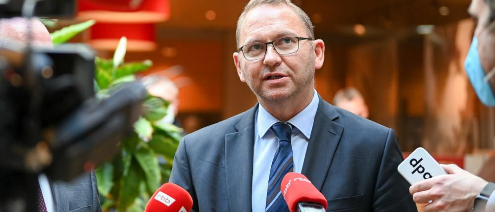 Verdi-Vorsitzender Frank Werneke im November 2021 am Rande von Tarifverhandlungen.