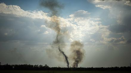 An der Frontlinie im Süden der Ukraine steigt Rauch auf: Die genauen Geschehnisse bei der Gegenoffensive sind unklar.