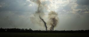 An der Frontlinie im Süden der Ukraine steigt Rauch auf: Die genauen Geschehnisse bei der Gegenoffensive sind unklar.