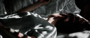 Mal um 7 Uhr aufstehen, mal bis in den Mittag hinein dösen: Immer zu anderen Zeiten ins Bett zu gehen und aufzustehen, kann ernsthaft krank machen. 