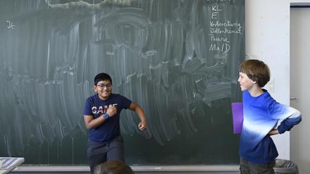 Kinder der Anna-Lindh-Schule in ihrem neuen Klassenraum in der Berliner Hochschule für Technik. 