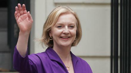 Liz Truss, neue Premierministerin von Großbritannien, verlässt das Hauptquartier der Konservativen Kampagne (CCHQ). 