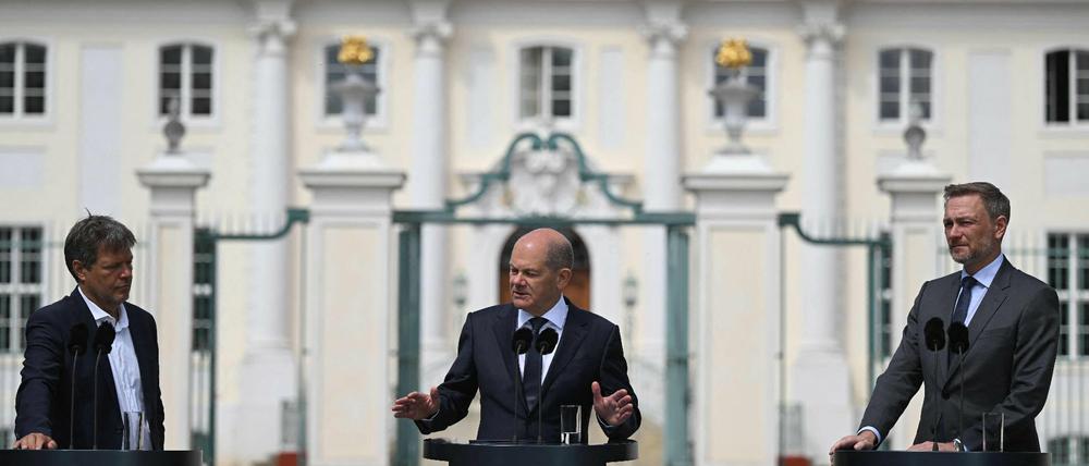 Demonstrative Einigkeit zeigten die Spitzen der Regierung auf der Klausur in Meseberg, aber die Nervenenden sind aufgeraut.