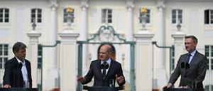 Demonstrative Einigkeit zeigten die Spitzen der Regierung auf der Klausur in Meseberg, aber die Nervenenden sind aufgeraut.