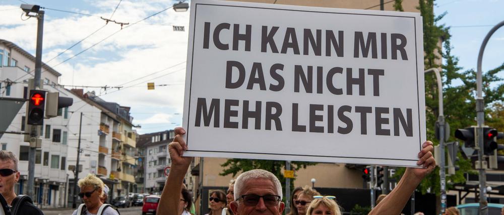Mit der Inflationsprämie sollen die Arbeitgeber den Beschäftigten über den Winter helfen. So das Kalkül der Bundesregierung.
