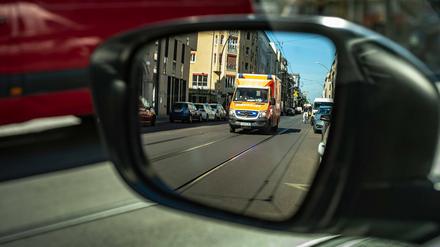 Ein Rettungswagen der Berliner Feuerwehr im Einsatz.