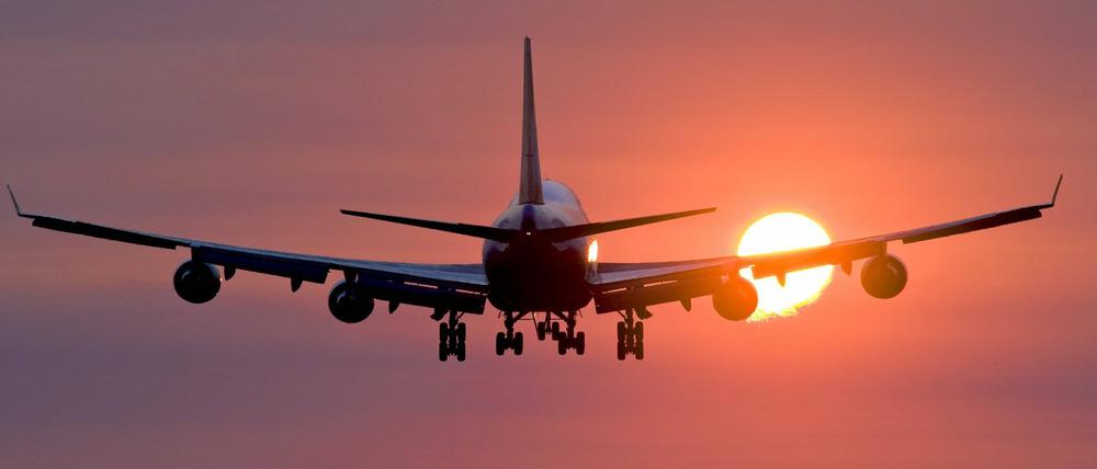 Eine Boeing 747 landet am Vancouver International Airport (Symbolbild). 