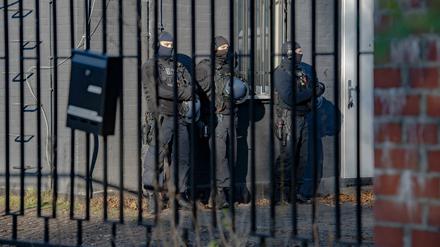 Auch diese Razzia gegen Hells Angels in Weißensee im Oktober 2021 ging auf Daten aus dem Messengerdienst Encrochat zurück.