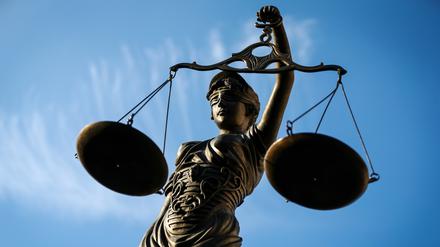 Eine Statue der Justitia. 
