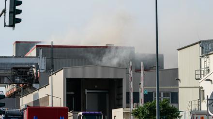 Die Feuerwehr brachte den Großbrand am BSR-Gelände schnell unter Kontrolle.