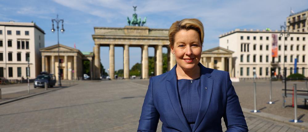 Franziska Giffey spricht sich für ein zweistufiges Ticketsystem aus.