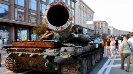Ein zerstörter russischen Panzer - ein Kunstobjekt?