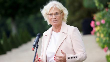 Die Verteidigungsministerin Christine Lambrecht bei der Kabinettsklausur in der letzten Woche.