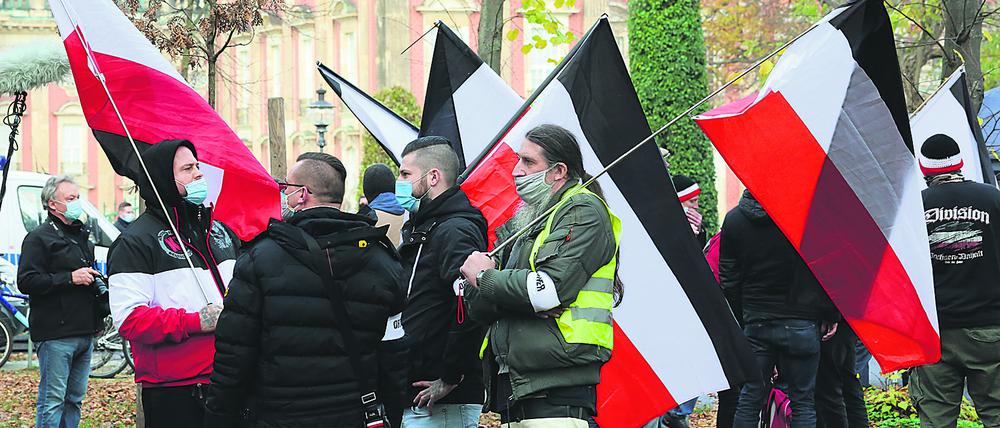 Reichsbürgergruppierungen erkennen weder die Bundesrepublik Deutschland noch deren staatliche Organe an.