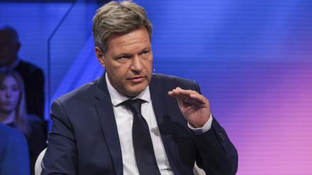 Robert Habeck (Bündnis 90/Die Grünen), Bundesminister für Wirtschaft und Klimaschutz, ist in der Talkshow „Maischberger“ der ARD zu Gast. 