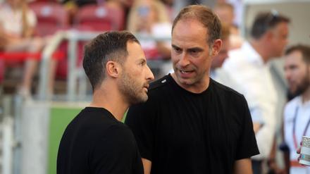 Gereizte Stimmung. Oliver Mintzlaff (rechts) war mit der Arbeit von Trainer Domenico Tedesco zuletzt nicht mehr sonderlich zufrieden.