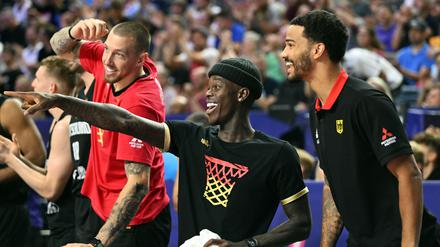 Ausgeruht nach Berlin. Daniel Theis, Dennis Schröder und Nick Weiler-Babb (von links) wurden gegen Ungarn geschont.