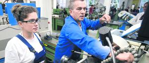 Frauen erhalten für die gleiche Arbeit im Durchschnitt weniger Lohn als Männer.