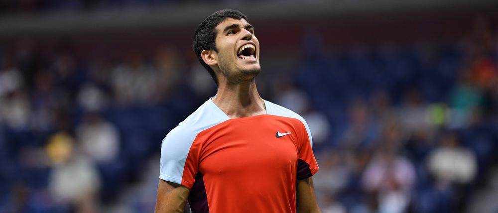 Carlos Alcaraz besiegte Sinner und steht nun im Halbfinale der US Open.