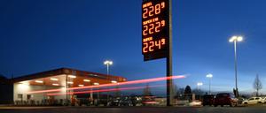 Nächtliche Tankstelle