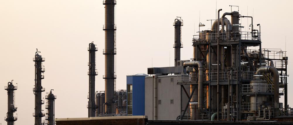 Industrieanlage, wo Wasserstoff hergestellt wird. Das Gas kann im Elektrolyseverfahren auch mit grünem Strom produziert werden.
