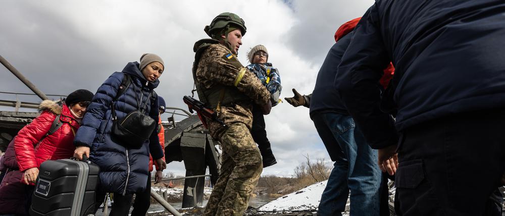 „Freedom on Fire“, Jewgeni Afinejewskis Dokumentarfilm über die ersten Monate des Ukraine-Kriegs, wurde in Venedig uraufgeführt.