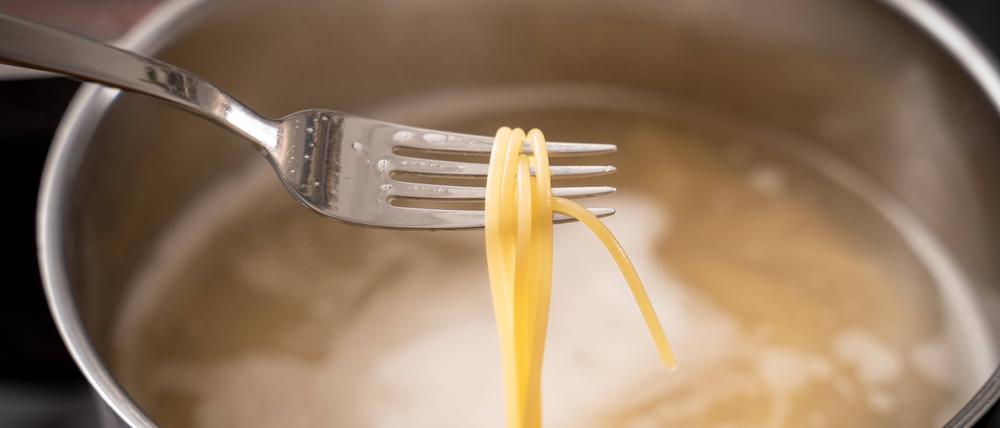Spielt es bei der Zubereitung von Nudeln eine Rolle, ob das Wasser auch wirklich kocht? Italiener sind sich uneins.