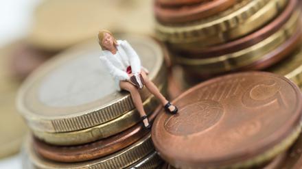 Wie funktionieren Finanzprodukte? Was ist sinnvoll, was nicht? Darüber soll besser informiert werden. Ob die Pläne der Bundesregierung ausreichen, ist umstritten.