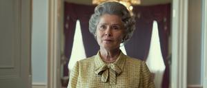 Not amused: Queen Elizabeth II. (Imelda Staunton) in Staffel fünf von „The Crown“.