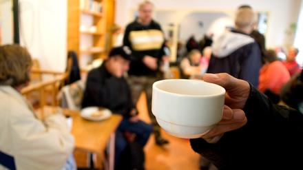 Versorgung von Bedürftigen am 11.09.2013 in der Wohnungslosen-Tagesstätte "Warmer Otto" der Berliner Stadtmission. 
