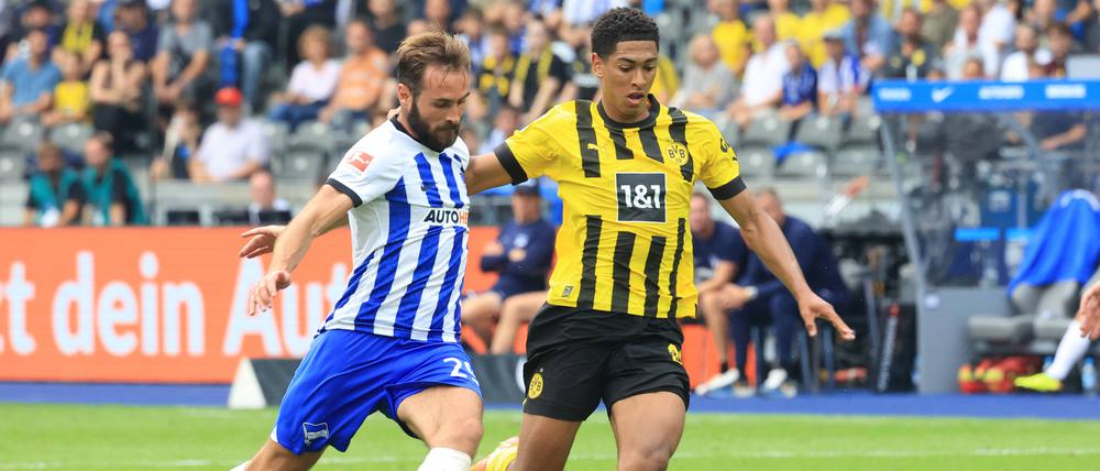 Immer den Stock in der Speiche. Lucas Tousart (links) ist für seine Gegenspieler maximal unangenehm.