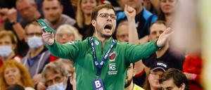 Nach einem leichtem Schlaganfall kehrt Füchse-Trainer Jaron Siewert zurück. 
