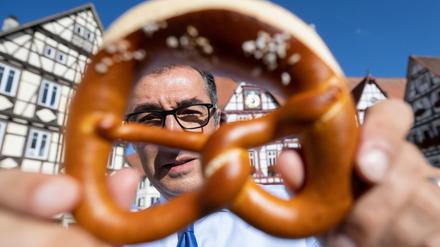 Landwirtschaftsminister Özdemir bekommt die angespannte Lage in der Ernährungswirtschaft zu spüren.