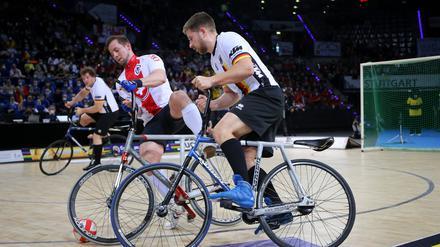Das WM-Finale 2021 gewann Deutschland (vorn Bernd Mlady) gegen die Schweiz (hier Benjamin Waibel).   
