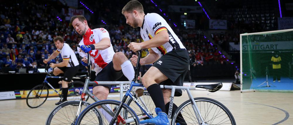 Das WM-Finale 2021 gewann Deutschland (vorn Bernd Mlady) gegen die Schweiz (hier Benjamin Waibel).   