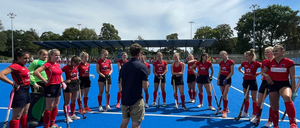 Das Frauenteam des Berliner HC möchte am Wochenende den ersten Sieg feiern.