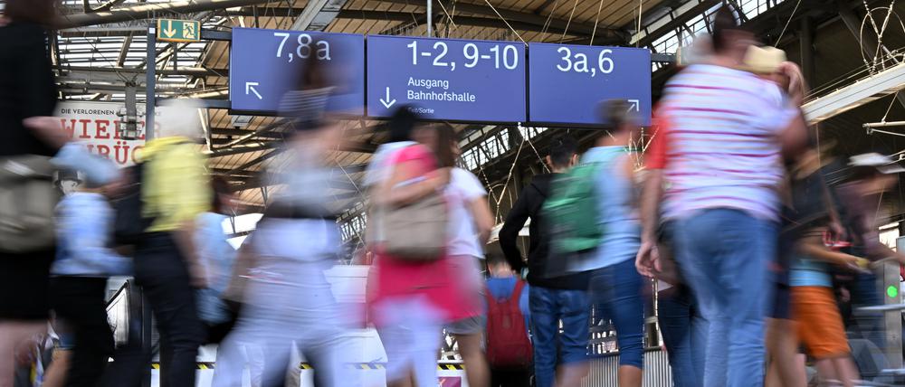 Brandenburgs Verkehrsminister sieht in der Finanzierung eine große Hürde für die Frage eines gemeinsamen Tickets.