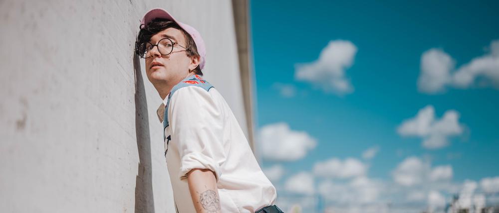 Rudi Nuss wurde 1994 in Spandau geboren.