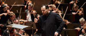 Nelsons am Pult des Gewandhausorchester Leipzig