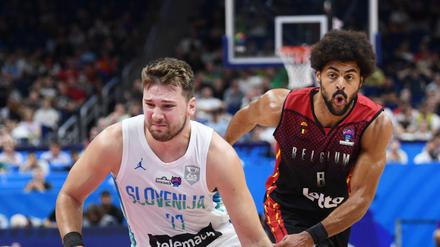 Luka Doncic (links) war mal wieder der dominierende Spieler bei den Slowenen. 
