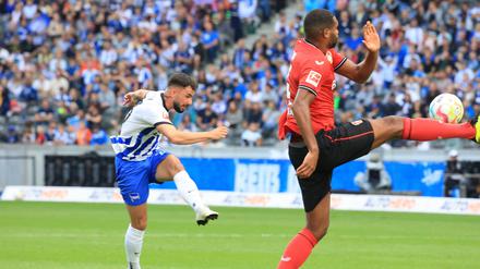 Der sitzt. Marco Richter scheßt das 2:1 für Hertha BSC.